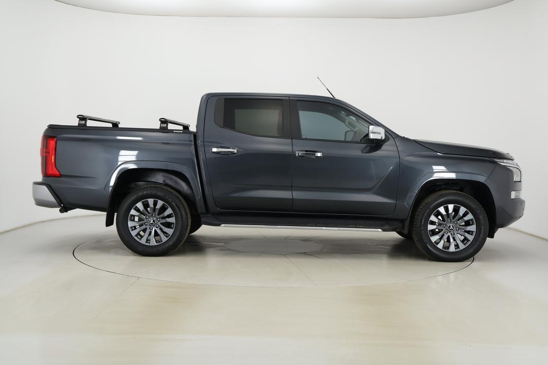 2024 Mitsubishi Triton Gls (4x4), Automatic, 40282 km, Right Side View