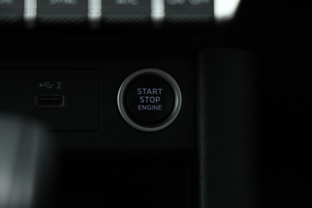 2024 Mitsubishi Triton Gls (4x4), Automatic, 40282 km, Keyless / Button Start