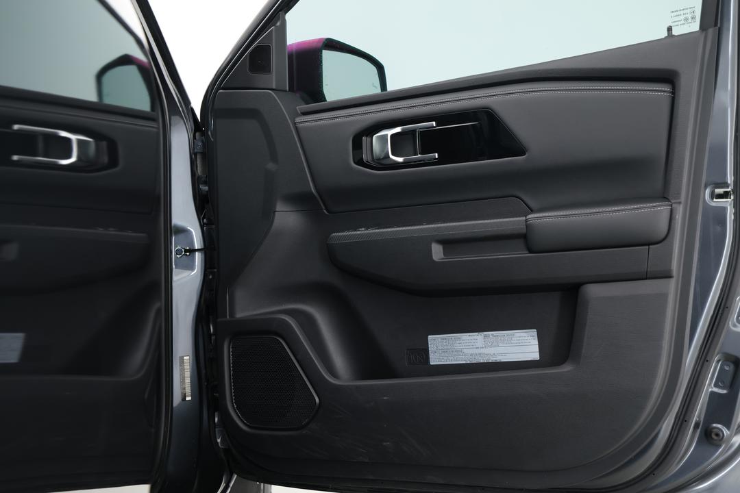 2024 Mitsubishi Triton Gls (4x4), Automatic, 40282 km, Speaker View