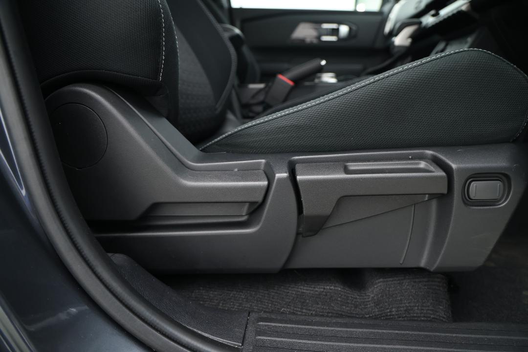 2024 Mitsubishi Triton Gls (4x4), Automatic, 40282 km, Drivers Side Adjustment Panel