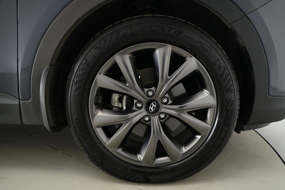 2017 Hyundai Santa Fe Active X, Automatic, 74209 km, Right Front Wheel