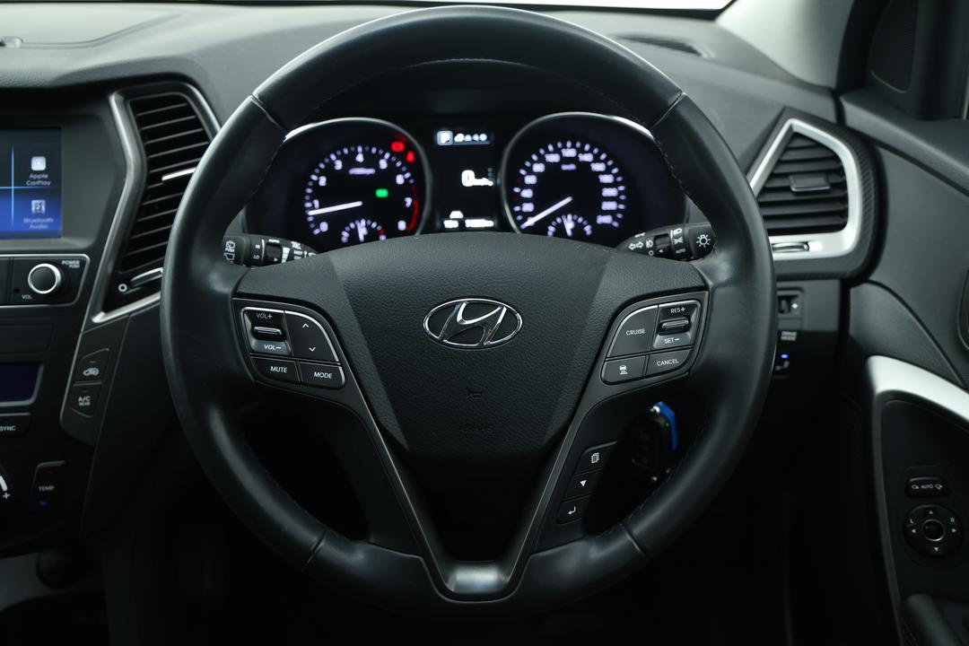 2017 Hyundai Santa Fe Active X, Automatic, 74209 km, Steering Wheel Close-up
