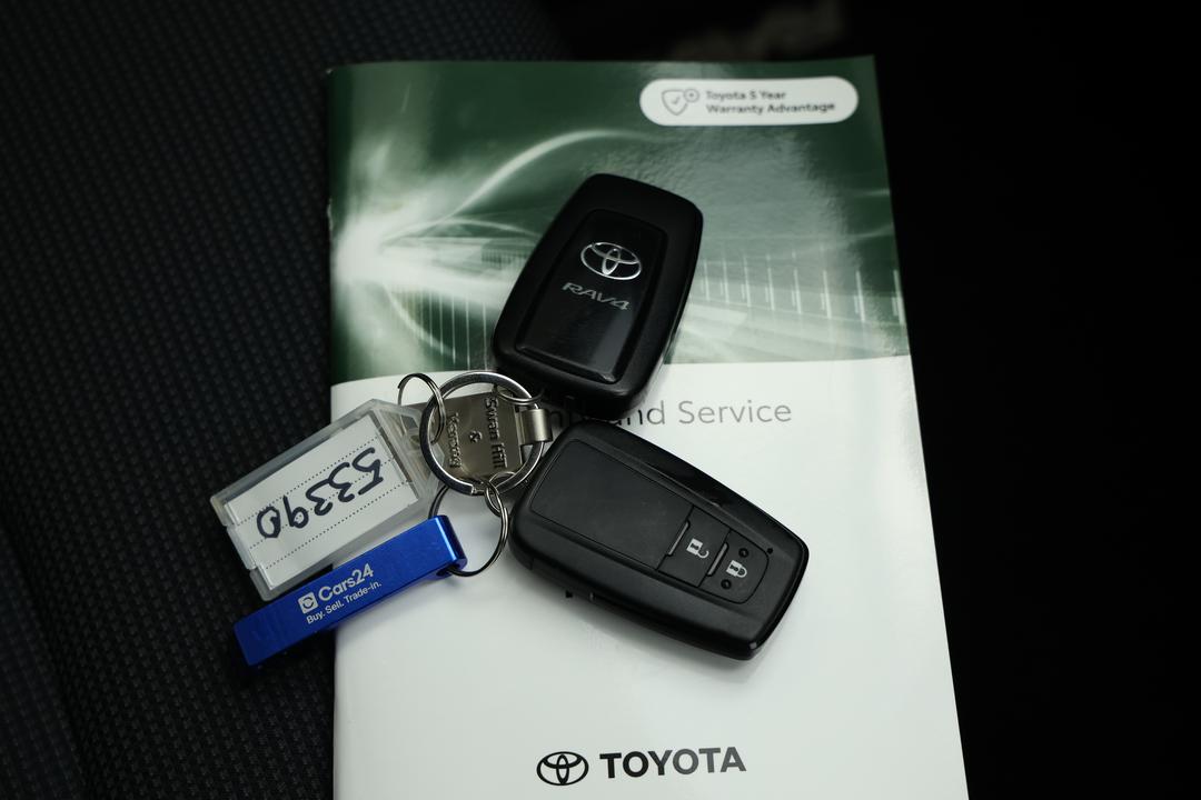 2024 Toyota RAV4 Gx (AWD) Hybr Full Size Spare, Automatic, 18080 km, Key Close-up