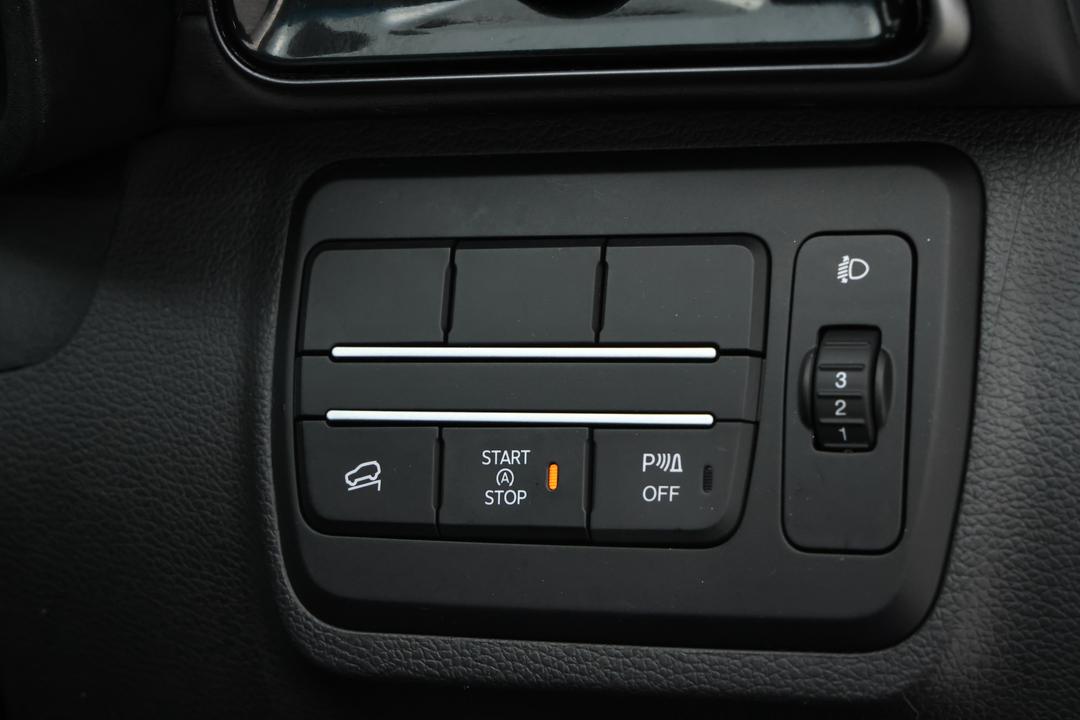 2025 Mahindra Xuv 3xo Ax7l, Automatic, 10248 km, Utility Switches/Buttons