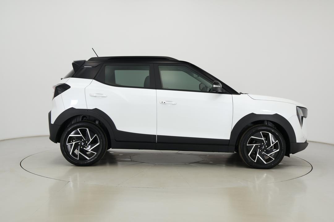 2025 Mahindra Xuv 3xo Ax7l, Automatic, 10248 km, Right Side View