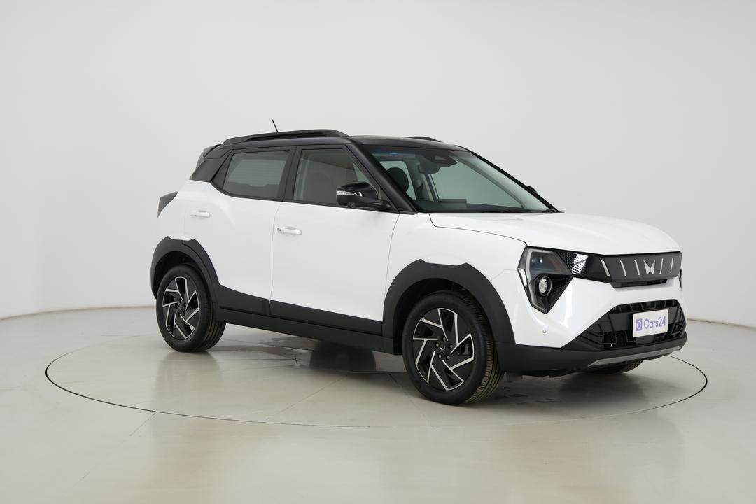 2025 Mahindra Xuv 3xo Ax7l, Automatic, 10248 km, Right Front Diagonal (45- Degree) View