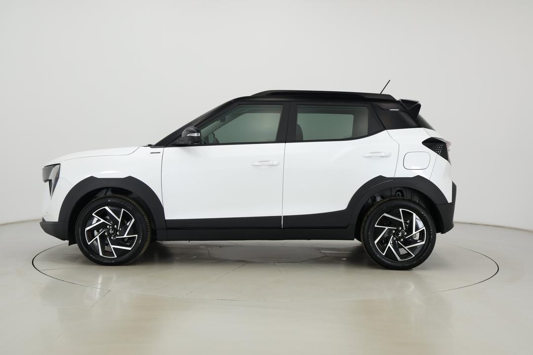 2025 Mahindra Xuv 3xo Ax7l, Automatic, 10248 km, Left Side View