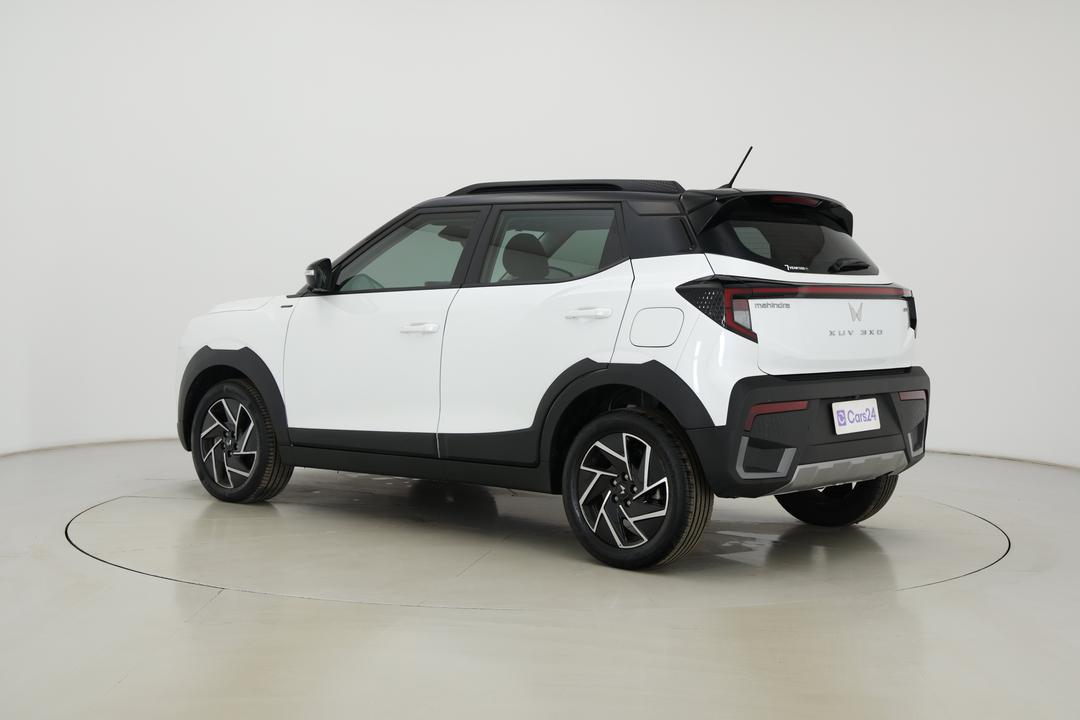 2025 Mahindra Xuv 3xo Ax7l, Automatic, 10248 km, Left Back Diagonal (45- Degree) View