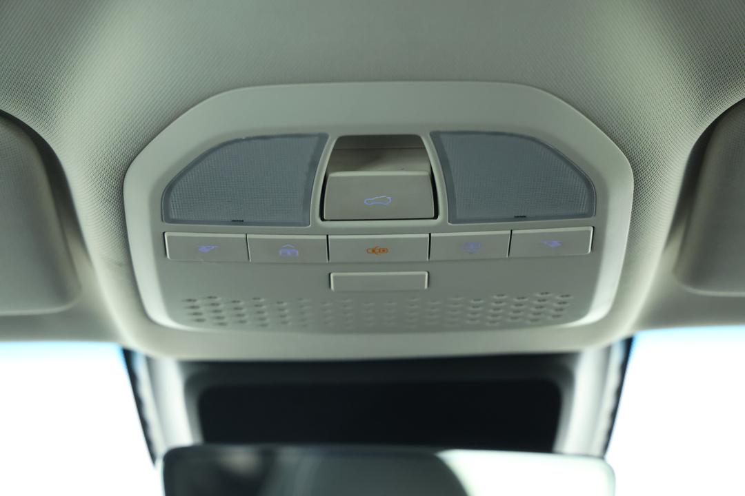 2025 Mahindra Xuv 3xo Ax7l, Automatic, 10248 km, On-Roof Controls/Sunglass holder
