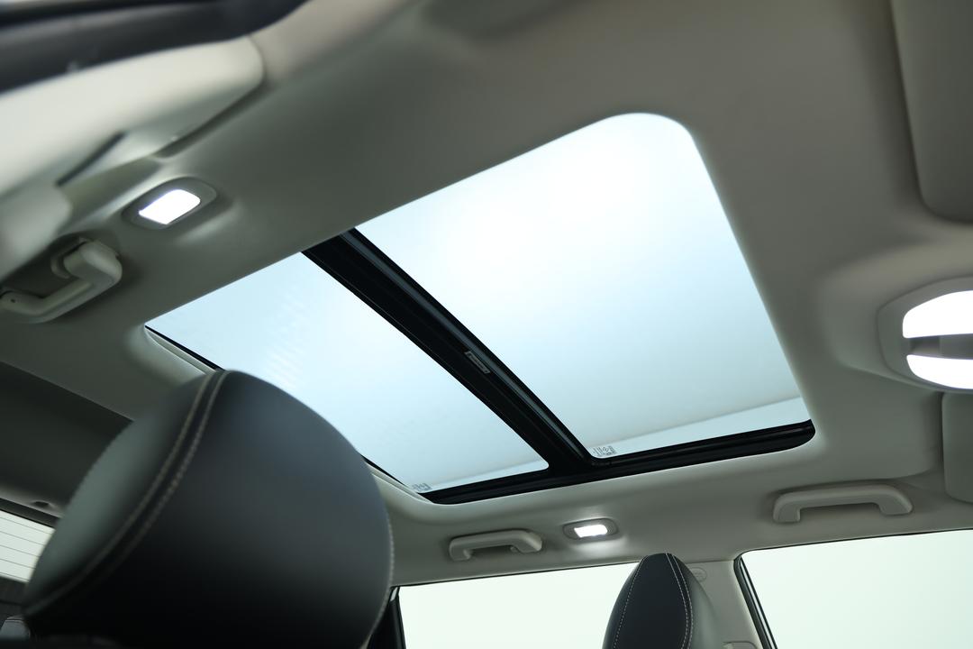 2025 Mahindra Xuv 3xo Ax7l, Automatic, 10248 km, Interior Sunroof/Moonroof