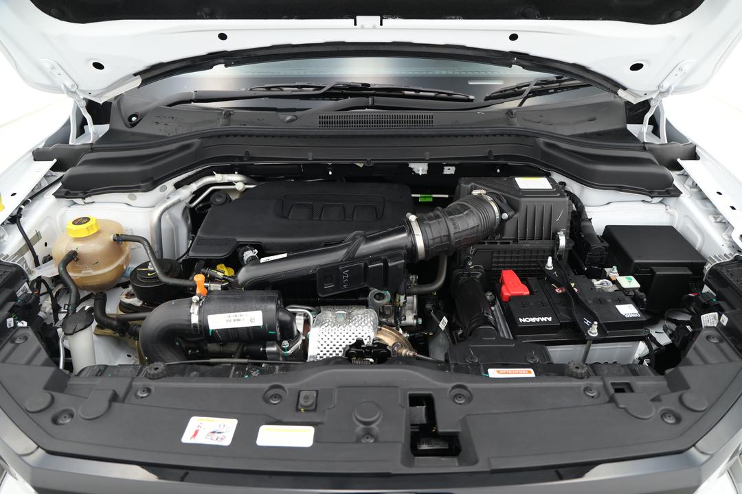 2025 Mahindra Xuv 3xo Ax7l, Automatic, 10248 km, Open Bonnet (Engine)