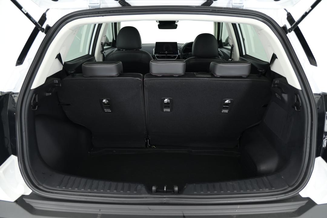 2025 Mahindra Xuv 3xo Ax7l, Automatic, 10248 km, Boot Inside View