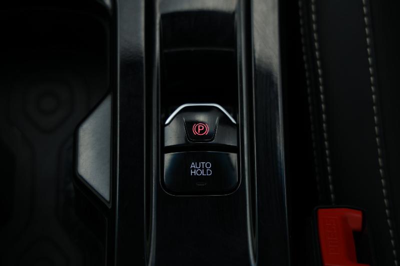 2025 Mahindra Xuv 3xo Ax7l, Automatic, 10248 km, Handbrake