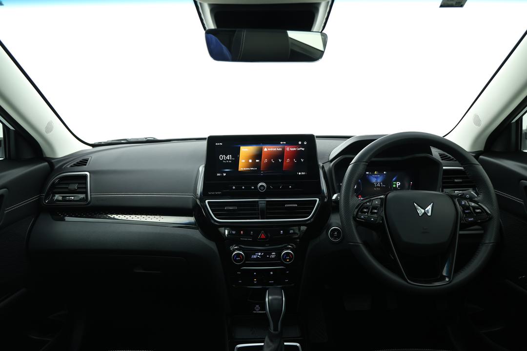 2025 Mahindra Xuv 3xo Ax7l, Automatic, 10248 km, Dashboard View