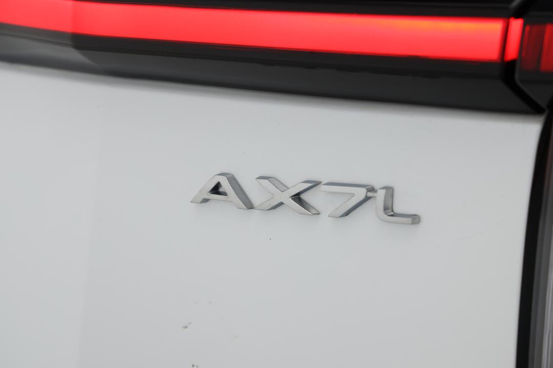 2025 Mahindra Xuv 3xo Ax7l, Automatic, 10248 km, Badge (Boot Right Side)