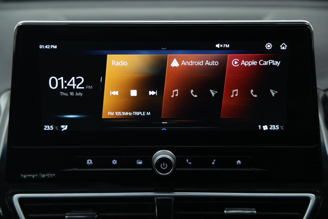 2025 Mahindra Xuv 3xo Ax7l, Automatic, 10248 km, Infotainment System