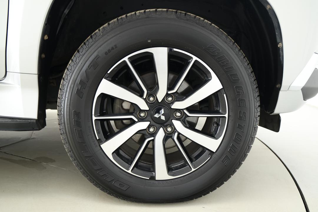 2018 Mitsubishi Pajero Sport Gls (4x4) 5 Seat, Automatic, 100077 km, Right Front Wheel