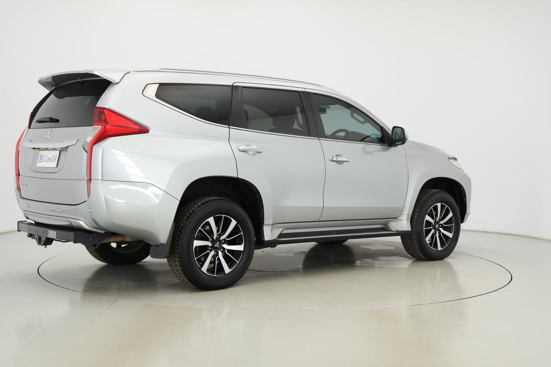 2018 Mitsubishi Pajero Sport Gls (4x4) 5 Seat, Automatic, 100077 km, Right Back Diagonal (45- Degree) View