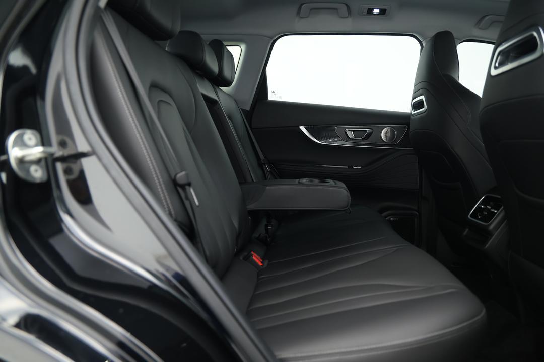 2023 Chery Tiggo 7 Pro Ultimate AWD, Automatic, 13817 km, Right Side Rear Door Cabin View