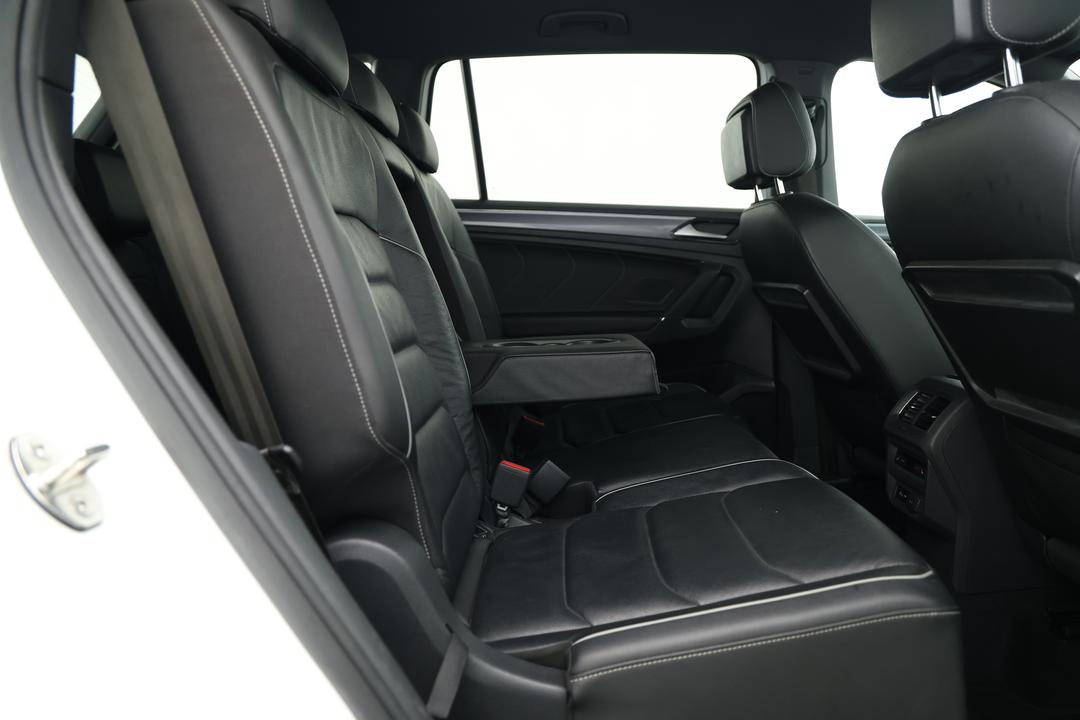 2018 Volkswagen Tiguan Allspace 162 Tsi Highline, Automatic, 76047 km, Right Side Rear Door Cabin View
