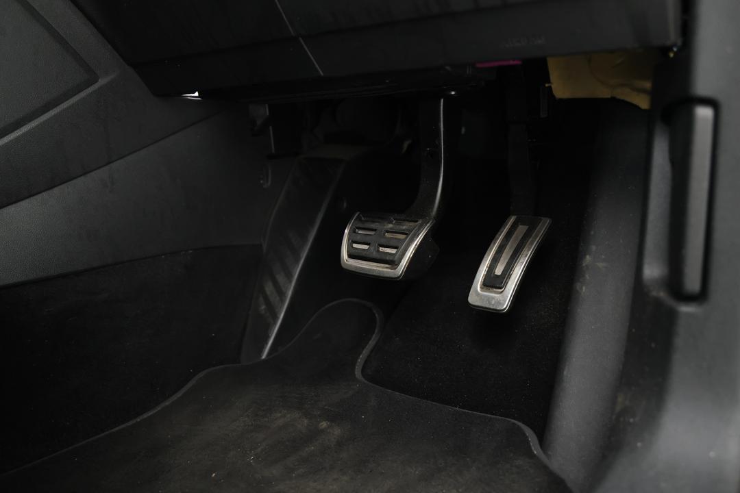 2018 Volkswagen Tiguan Allspace 162 Tsi Highline, Automatic, 76047 km, Pedals and Footmat