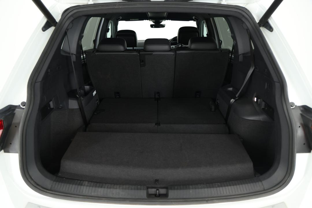 2018 Volkswagen Tiguan Allspace 162 Tsi Highline, Automatic, 76047 km, Boot Inside View