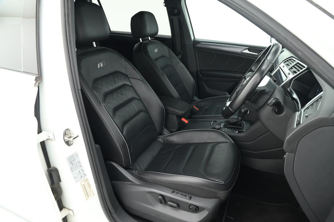 2018 Volkswagen Tiguan Allspace 162 Tsi Highline, Automatic, 76047 km, Right Side Front Door Cabin View
