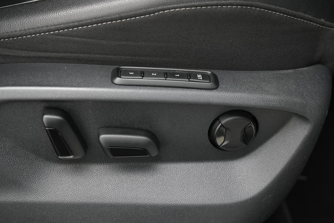 2018 Volkswagen Tiguan Allspace 162 Tsi Highline, Automatic, 76047 km, Drivers Side Adjustment Panel