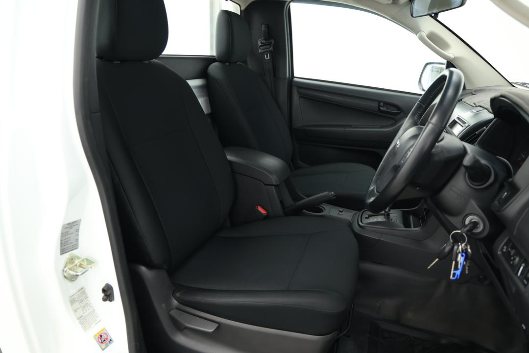 2020 Isuzu D-MAX Sx Hi-ride (4x2), Automatic, 96321 km, Right Side Front Door Cabin View