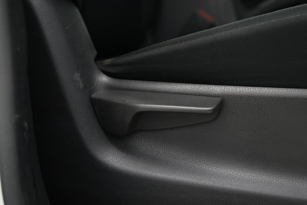 2020 Isuzu D-MAX Sx Hi-ride (4x2), Automatic, 96321 km, Drivers Side Adjustment Panel