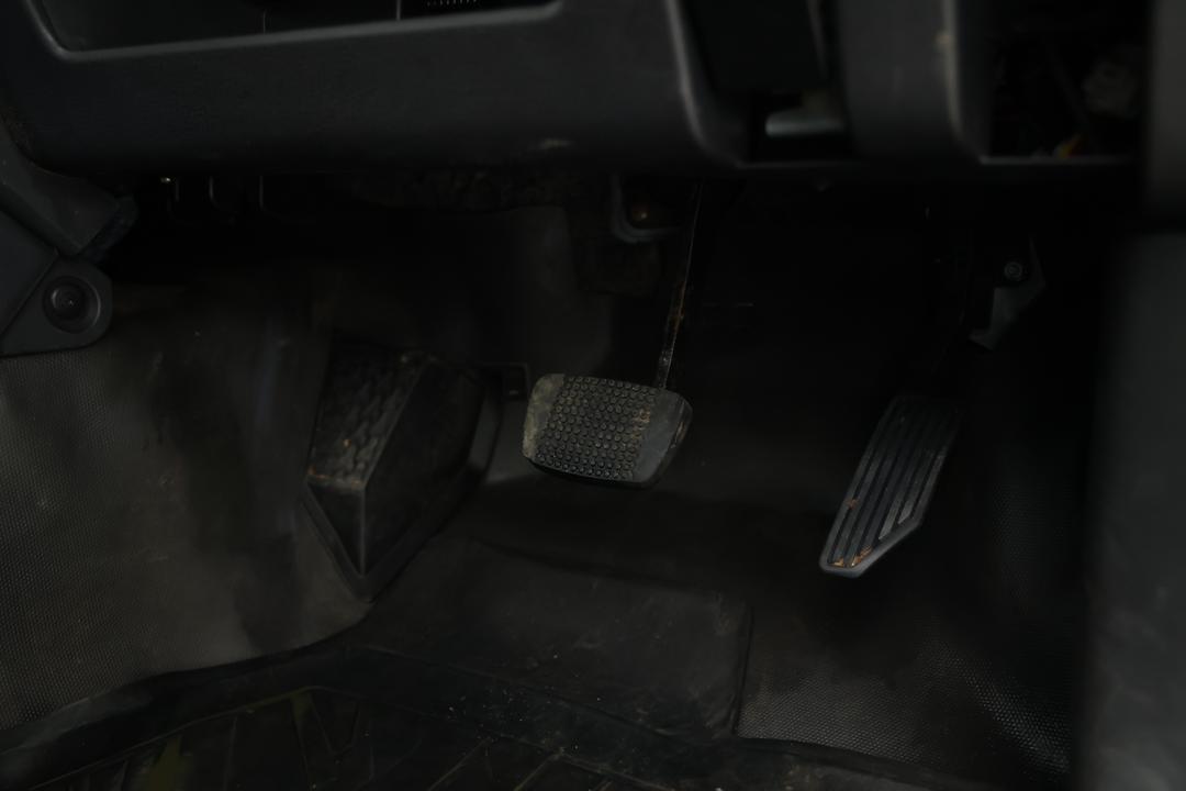 2020 Isuzu D-MAX Sx Hi-ride (4x2), Automatic, 96321 km, Pedals and Footmat