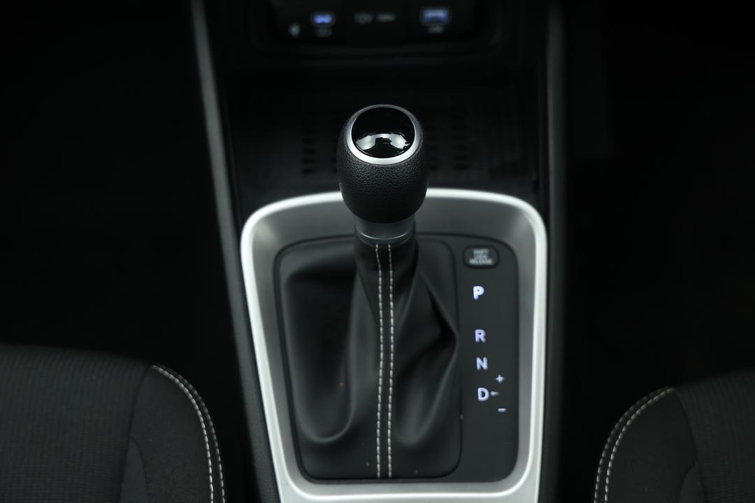 2025 Hyundai Venue Venue, Automatic, 6395 km, Gear Lever 