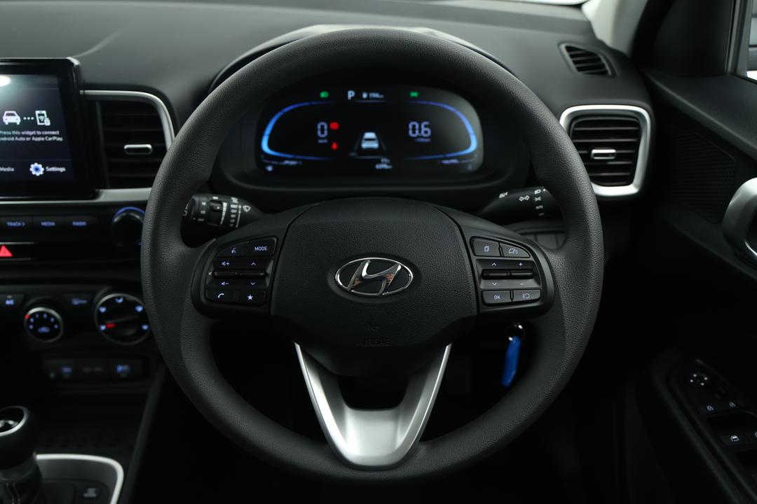 2025 Hyundai Venue Venue, Automatic, 6395 km, Steering Wheel Close-up