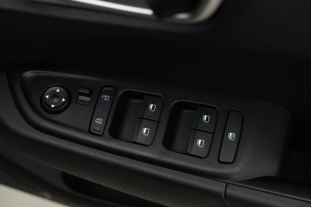 2025 Hyundai Venue Venue, Automatic, 6395 km, Drivers Side Door Panel Controls