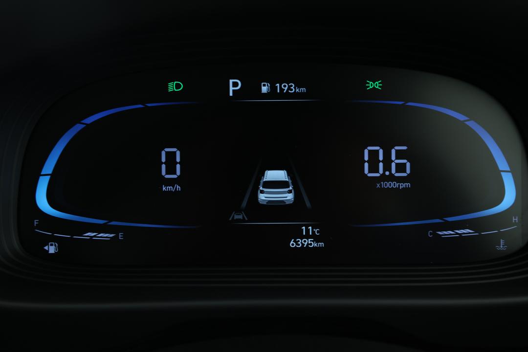 2025 Hyundai Venue Venue, Automatic, 6395 km, Odometer View