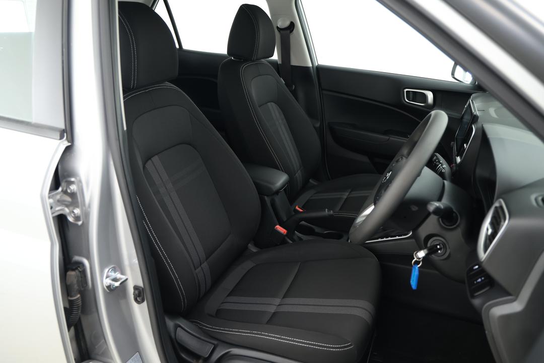 2025 Hyundai Venue Venue, Automatic, 6395 km, Right Side Front Door Cabin View