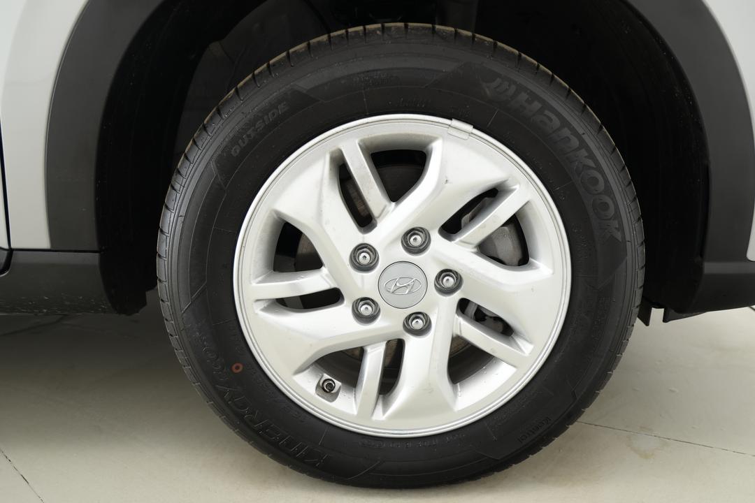 2025 Hyundai Venue Venue, Automatic, 6395 km, Right Front Wheel