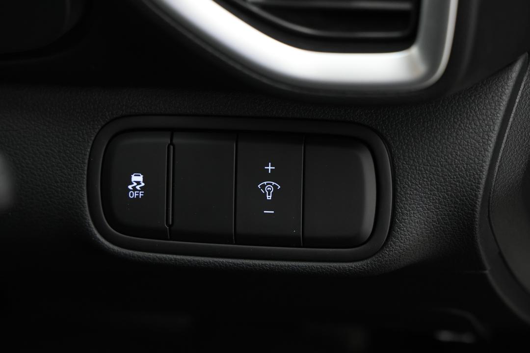 2025 Hyundai Venue Venue, Automatic, 6395 km, Utility Switches/Buttons