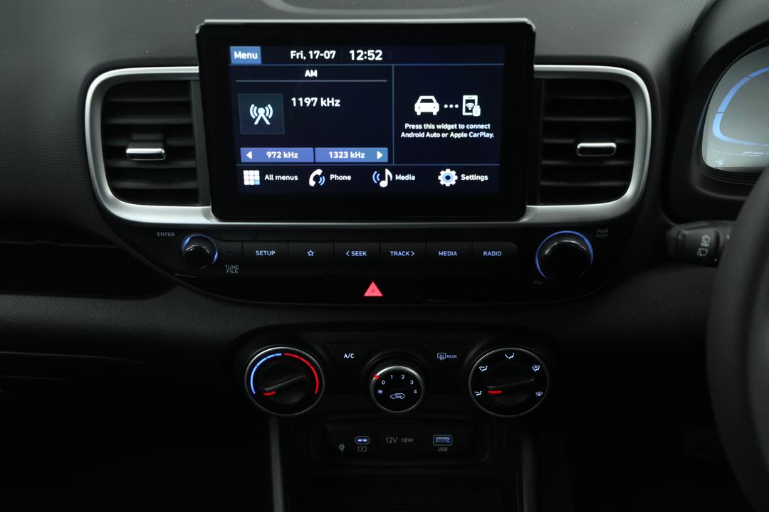 2025 Hyundai Venue Venue, Automatic, 6395 km, Center Console
