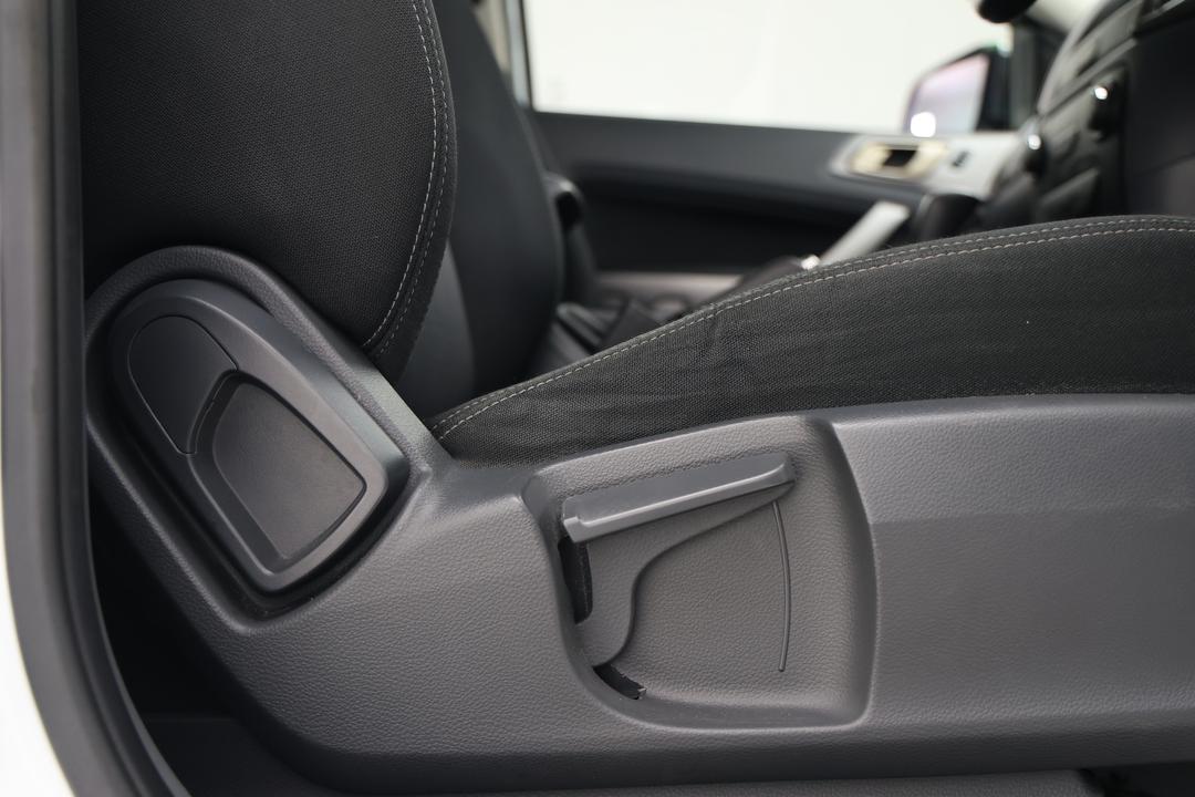 2018 Ford Ranger Xlt 3.2 (4x4), Automatic, 89768 km, Drivers Side Adjustment Panel
