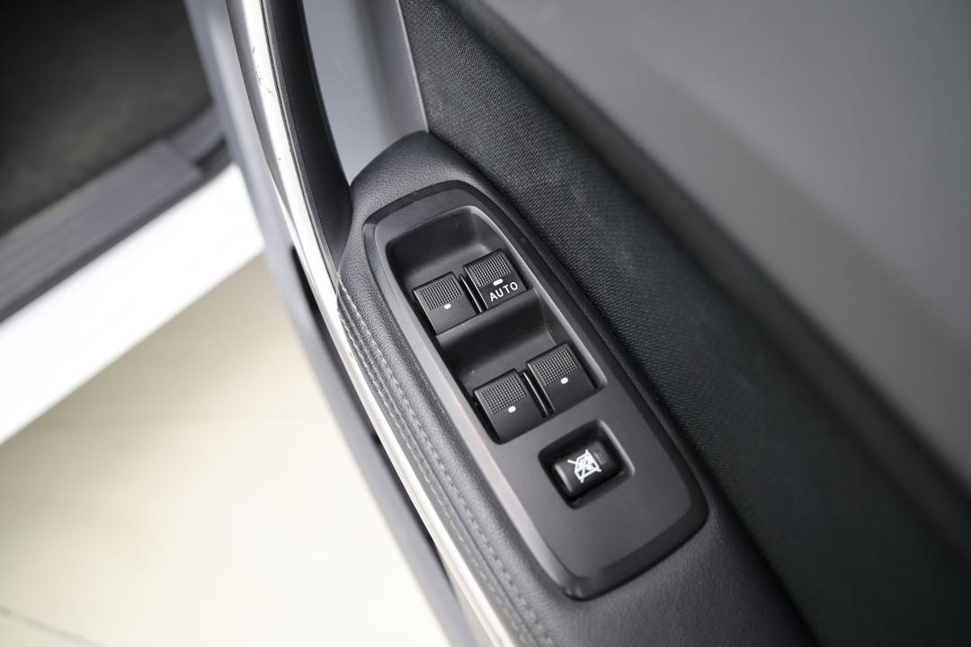 2018 Ford Ranger Xlt 3.2 (4x4), Automatic, 89768 km, Drivers Side Door Panel Controls