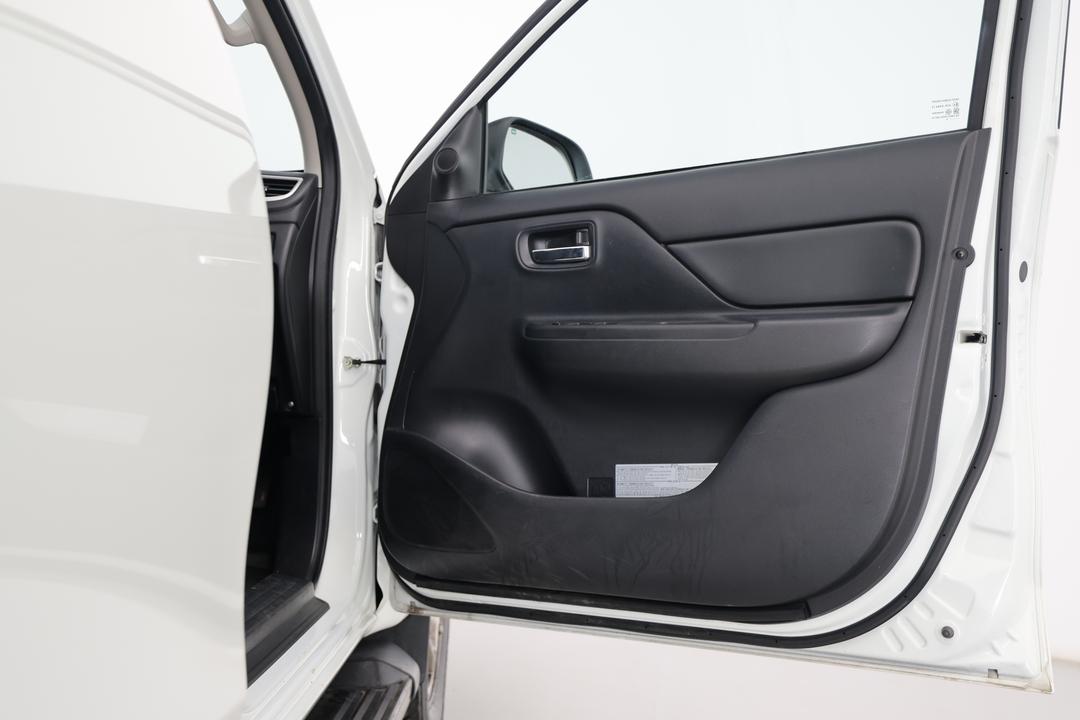 2023 Mitsubishi Triton Glx+ (4x4), Automatic, 45099 km, Speaker View