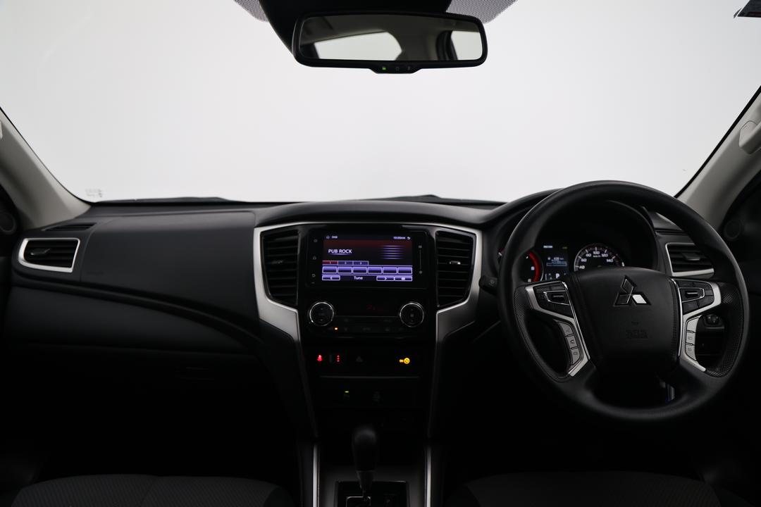 2023 Mitsubishi Triton Glx+ (4x4), Automatic, 45099 km, Dashboard View