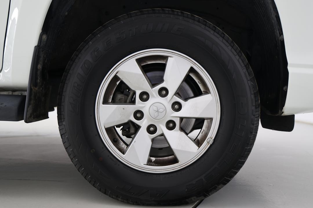 2023 Mitsubishi Triton Glx+ (4x4), Automatic, 45099 km, Right Front Wheel