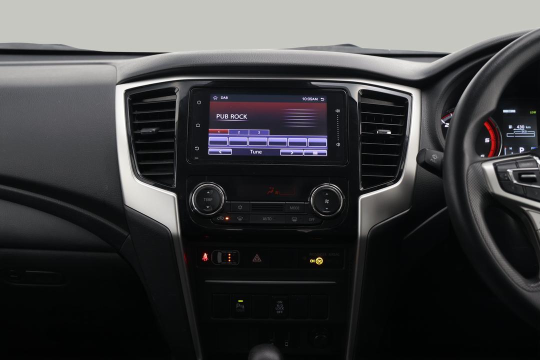 2023 Mitsubishi Triton Glx+ (4x4), Automatic, 45099 km, Center Console