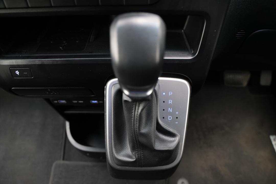 2022 Hyundai Staria Load 2s 2.2d Twin Swing, Automatic, 99268 km, Gear Lever 