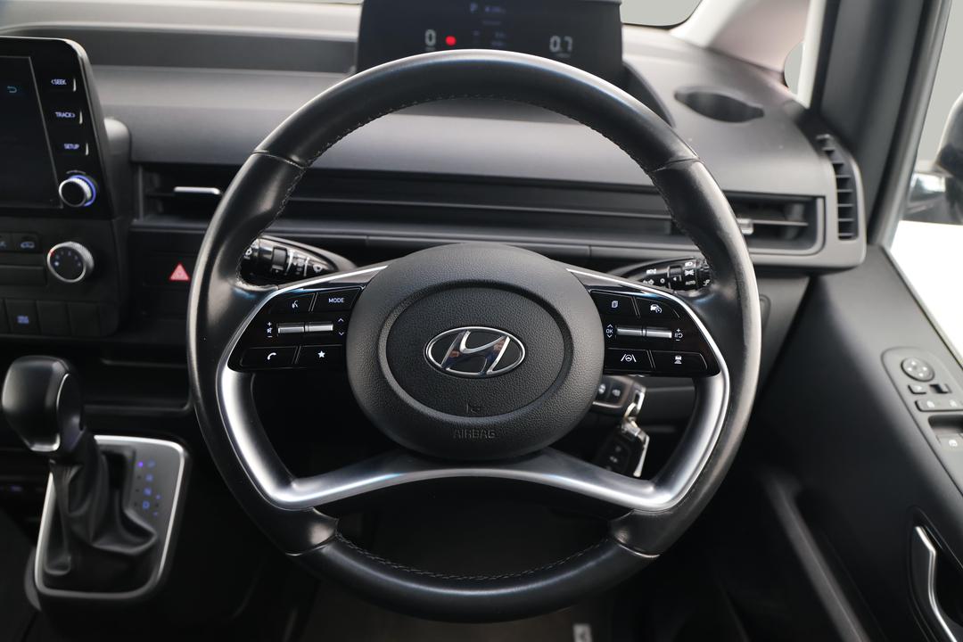 2022 Hyundai Staria Load 2s 2.2d Twin Swing, Automatic, 99268 km, Steering Wheel Close-up
