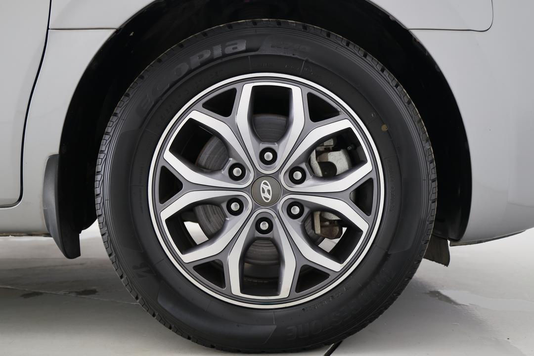 2022 Hyundai Staria Load 2s 2.2d Twin Swing, Automatic, 99268 km, Right Front Wheel