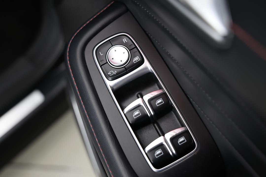 2020 MG HS Essence, Automatic, 52245 km, Drivers Side Door Panel Controls