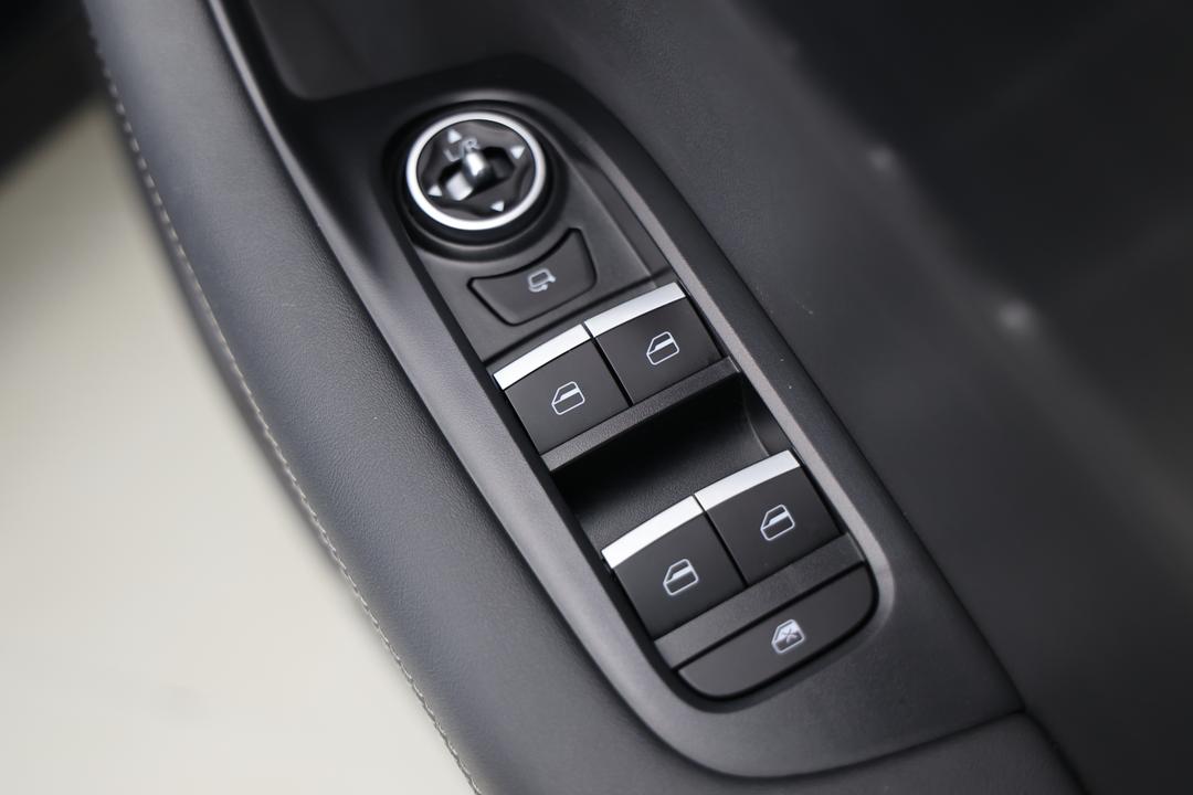 2025 Chery Tiggo 4 Ultimate, Automatic, 9207 km, Drivers Side Door Panel Controls